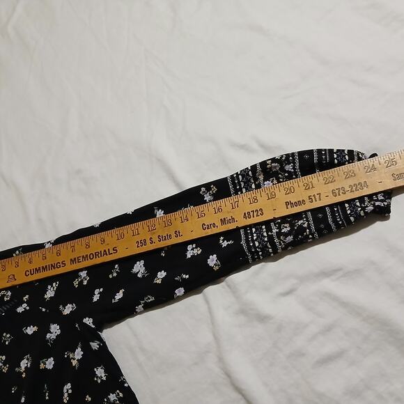 Hippie Rose Women's L Long-Sleeved Black.White Floral Tie Waist Rayon Easy Care - Picture 7 of 9